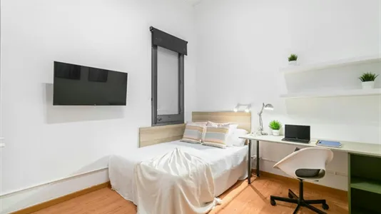 Rooms in Barcelona Ciutat Vella - photo 3