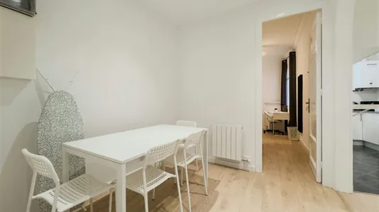 Rooms in Barcelona Ciutat Vella - photo 8