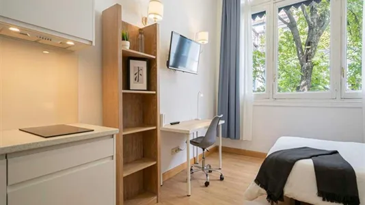 Rooms in Madrid Centro - photo 2