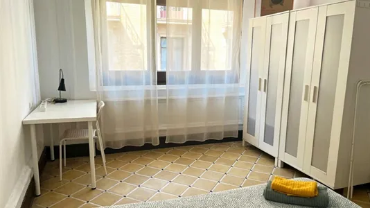 Rooms in Barcelona Ciutat Vella - photo 3