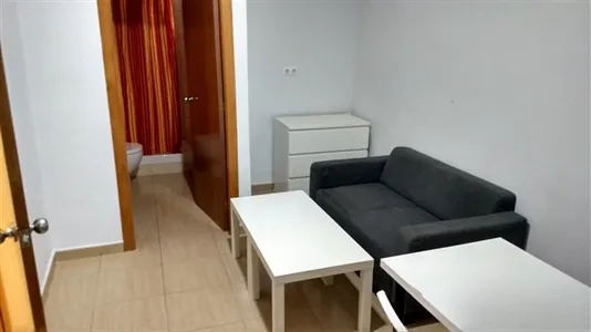 Rooms in Barcelona Ciutat Vella - photo 10