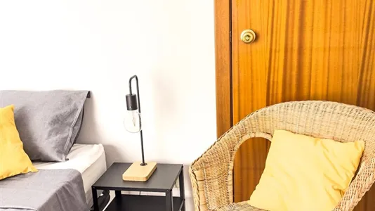 Rooms in Barcelona Ciutat Vella - photo 8