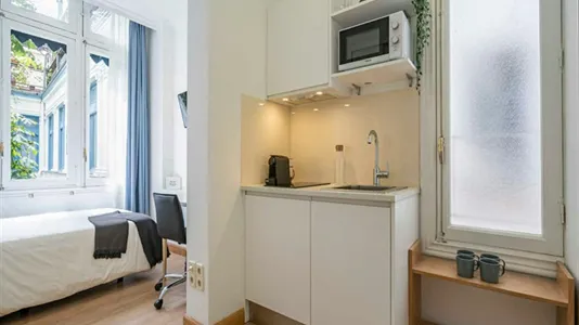 Rooms in Madrid Centro - photo 8