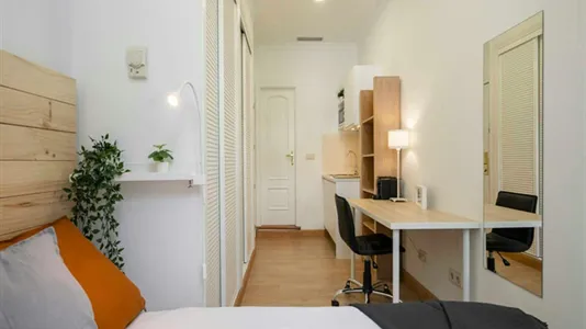 Rooms in Madrid Centro - photo 2