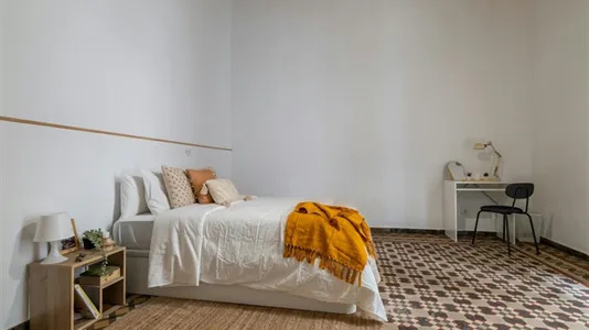 Rooms in Barcelona Ciutat Vella - photo 5
