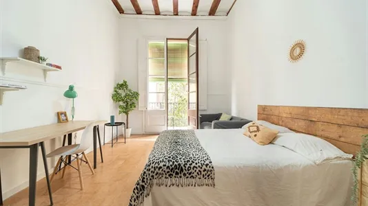 Rooms in Barcelona Ciutat Vella - photo 2