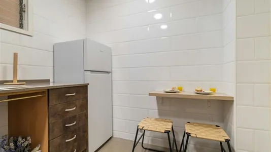Rooms in Barcelona Ciutat Vella - photo 9
