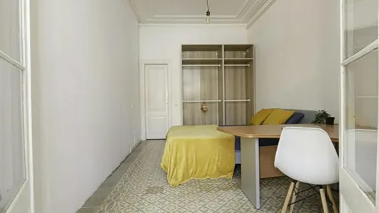 Rooms in Barcelona Eixample - photo 3