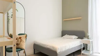 Room for rent in Milano Zona 6 - Barona, Lorenteggio, Milan