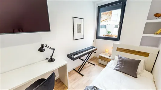 Rooms in Barcelona Sants-Montjuïc - photo 8