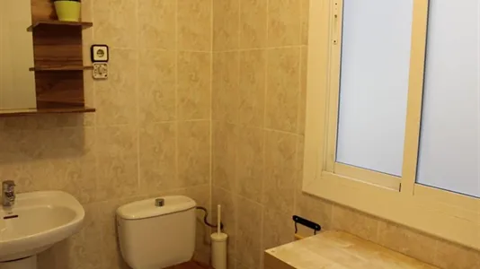 Rooms in Barcelona Ciutat Vella - photo 9