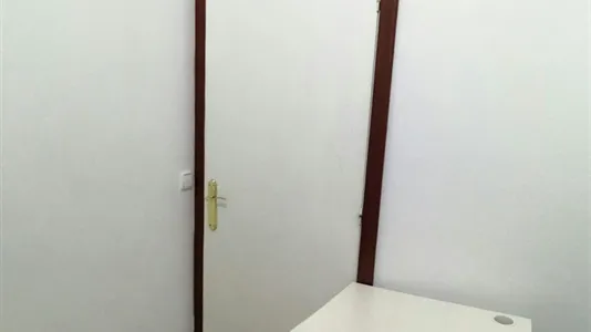 Rooms in Barcelona Ciutat Vella - photo 5