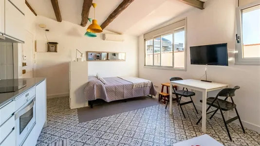 Apartments in Barcelona Eixample - photo 3