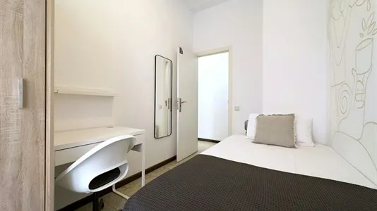 Rooms in Barcelona Ciutat Vella - photo 2