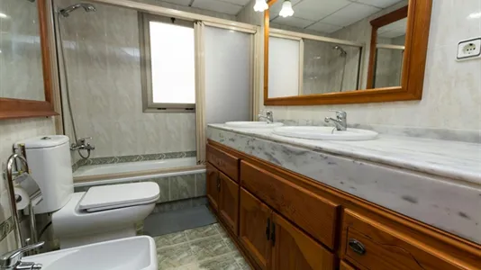 Rooms in Málaga - photo 10