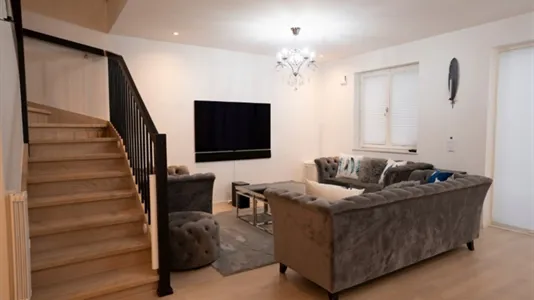 Houses in Södertälje - photo 2