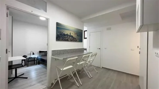 Rooms in Barcelona Ciutat Vella - photo 4