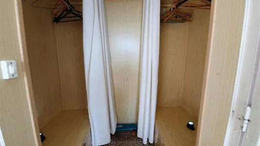 Rooms in Barcelona Ciutat Vella - photo 9