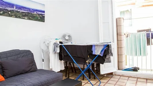 Rooms in Barcelona Ciutat Vella - photo 8