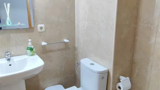 Rooms in Almería - photo 7