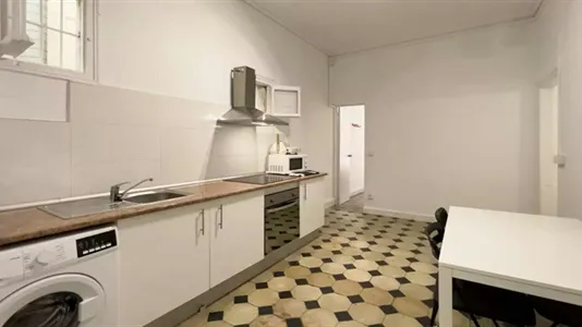 Rooms in Barcelona Ciutat Vella - photo 7