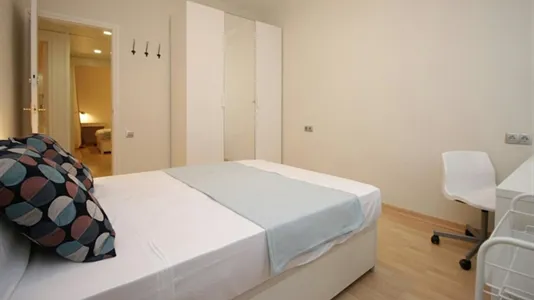 Rooms in Barcelona Sants-Montjuïc - photo 4