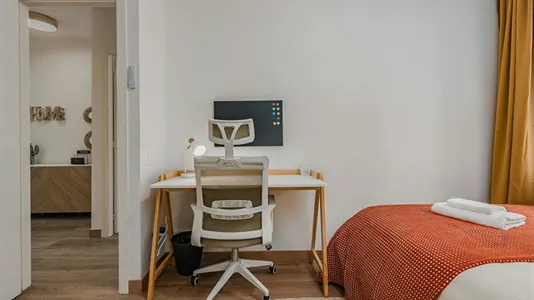 Rooms in Cornellà de Llobregat - photo 2