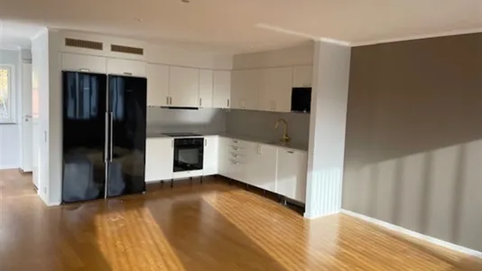 Houses in Södertälje - photo 1