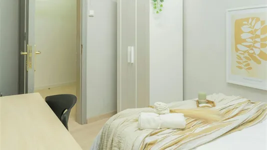 Rooms in Barcelona Ciutat Vella - photo 4