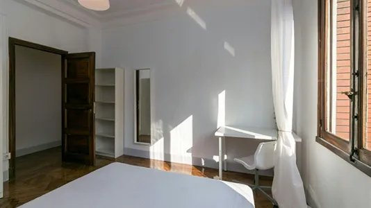 Rooms in Oviedo - photo 4