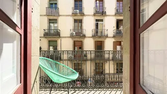 Rooms in Barcelona Ciutat Vella - photo 3