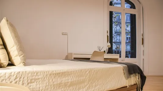 Rooms in Barcelona Eixample - photo 5