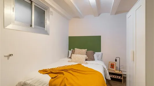Rooms in Barcelona Ciutat Vella - photo 4