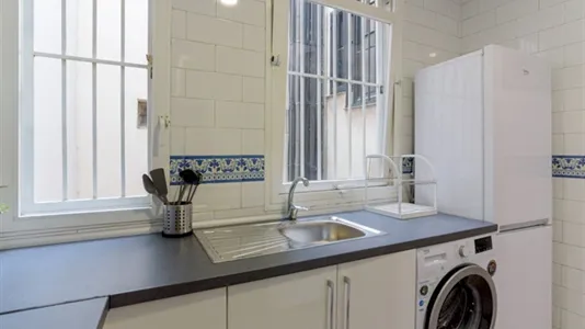 Rooms in Madrid Centro - photo 9