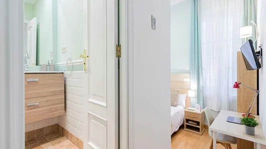 Rooms in Madrid Centro - photo 3