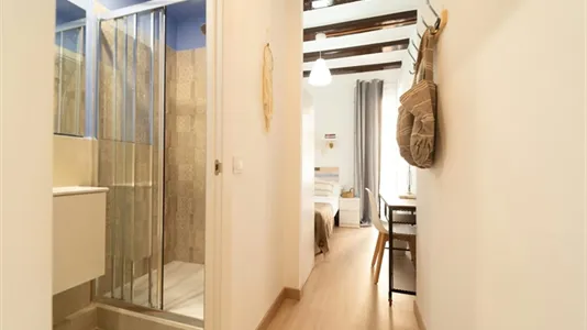 Rooms in Barcelona Ciutat Vella - photo 4