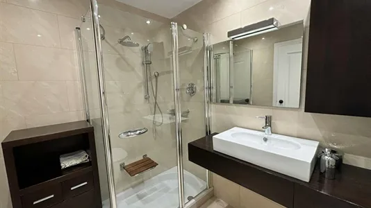 Rooms in Barcelona Eixample - photo 8