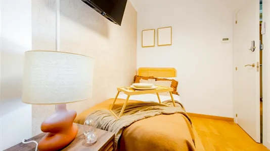Rooms in Madrid Chamberí - photo 2