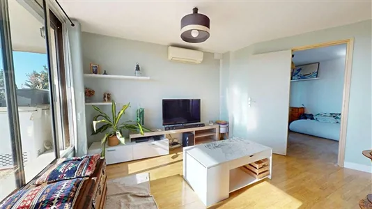 Apartments in Nîmes - photo 2