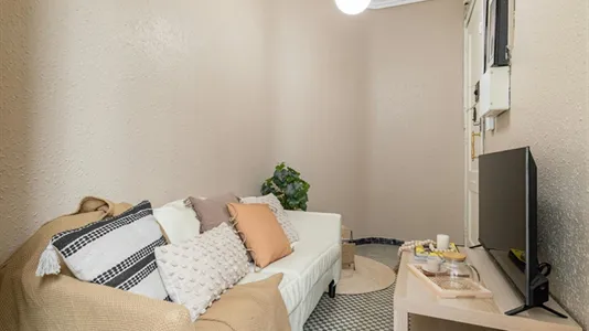 Rooms in Barcelona Ciutat Vella - photo 9