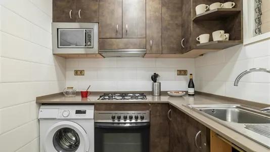 Rooms in Barcelona Ciutat Vella - photo 8