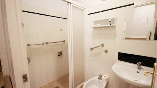 Rooms in Barcelona Eixample - photo 5