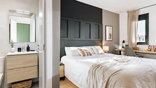 Rooms in Barcelona Eixample - photo 1