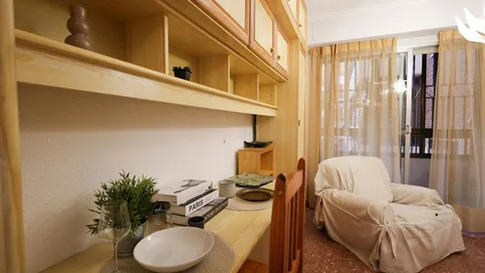 Rooms in el Camí de Vera - photo 4