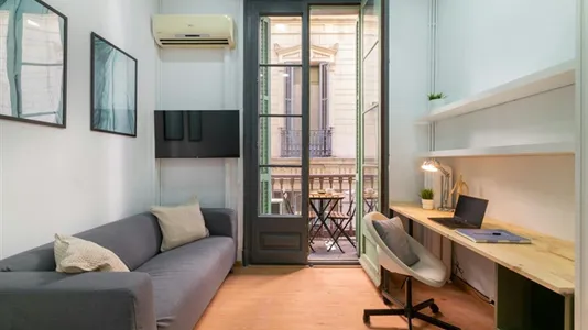 Rooms in Barcelona Ciutat Vella - photo 4