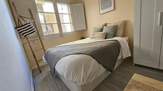 Rooms in Barcelona Ciutat Vella - photo 6