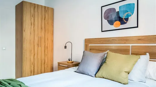 Rooms in Barcelona Sants-Montjuïc - photo 4