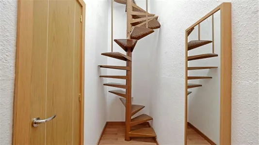 Rooms in Barcelona Ciutat Vella - photo 10