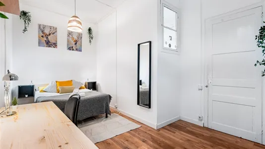 Rooms in Barcelona Ciutat Vella - photo 4