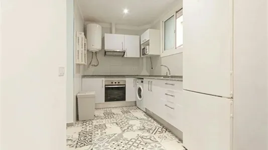 Rooms in Barcelona Ciutat Vella - photo 8